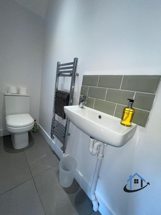 Acaster House, X4 Rooms With En-Suites X1 Room Private Bathroom, Street Parking, Close To Train Station Kettering Luaran gambar