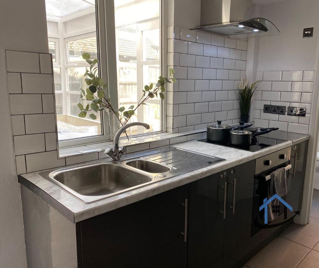 Acaster House, X4 Rooms With En-Suites X1 Room Private Bathroom, Street Parking, Close To Train Station Kettering Luaran gambar